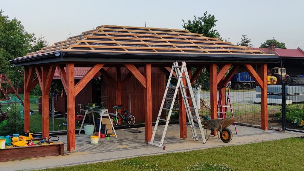 Altana przed położeniem blachodachówki